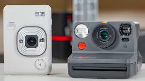 Confronto tra fotocamere istantanee Polaroid e Fujifilm Instax (2025)