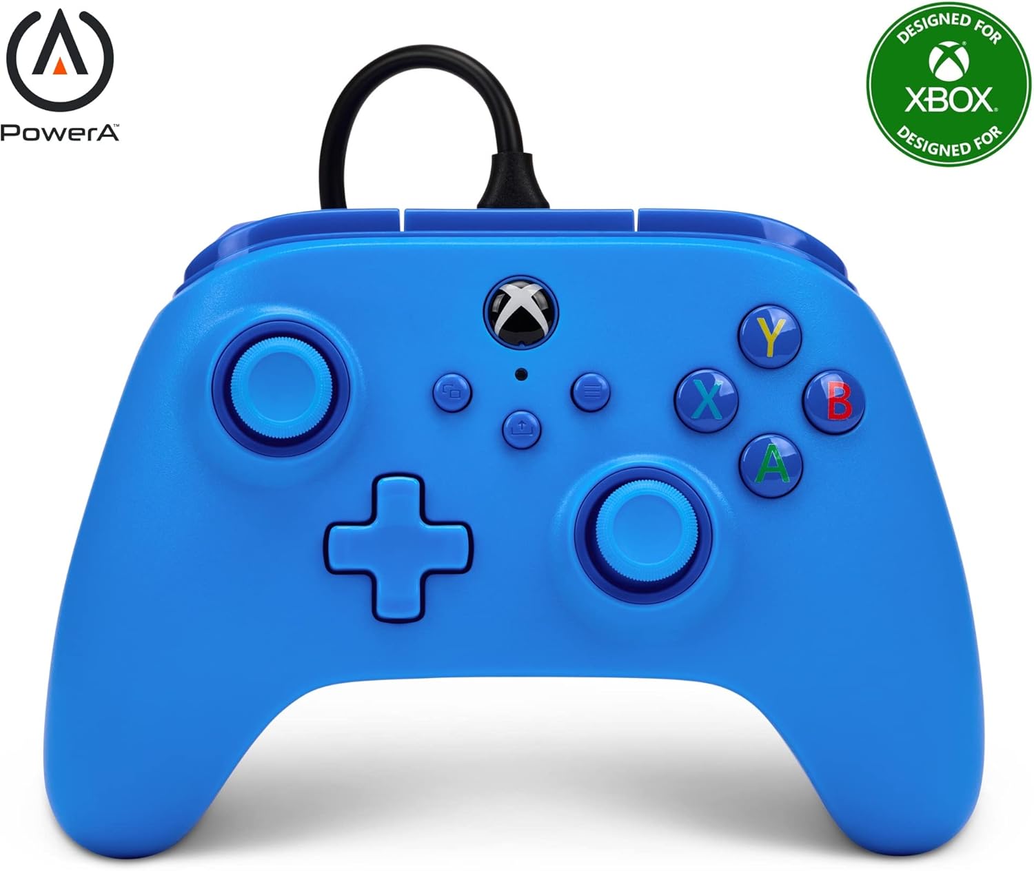 Il controller cablato PowerA per Xbox in una visione ravvicinata che ne mostra l'ergonomia