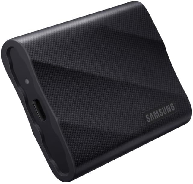SSD esterno Samsung T9 con cavo USB-C collegato